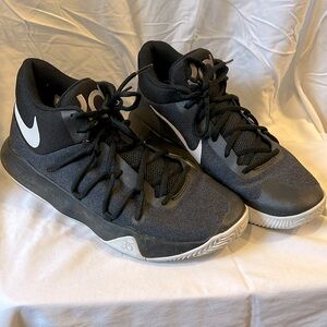Men’s Nike mid top sneakers